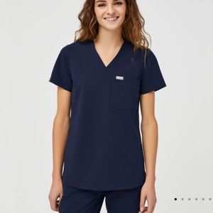 FIGS Catarina One-Pocket Scrub Top Navy